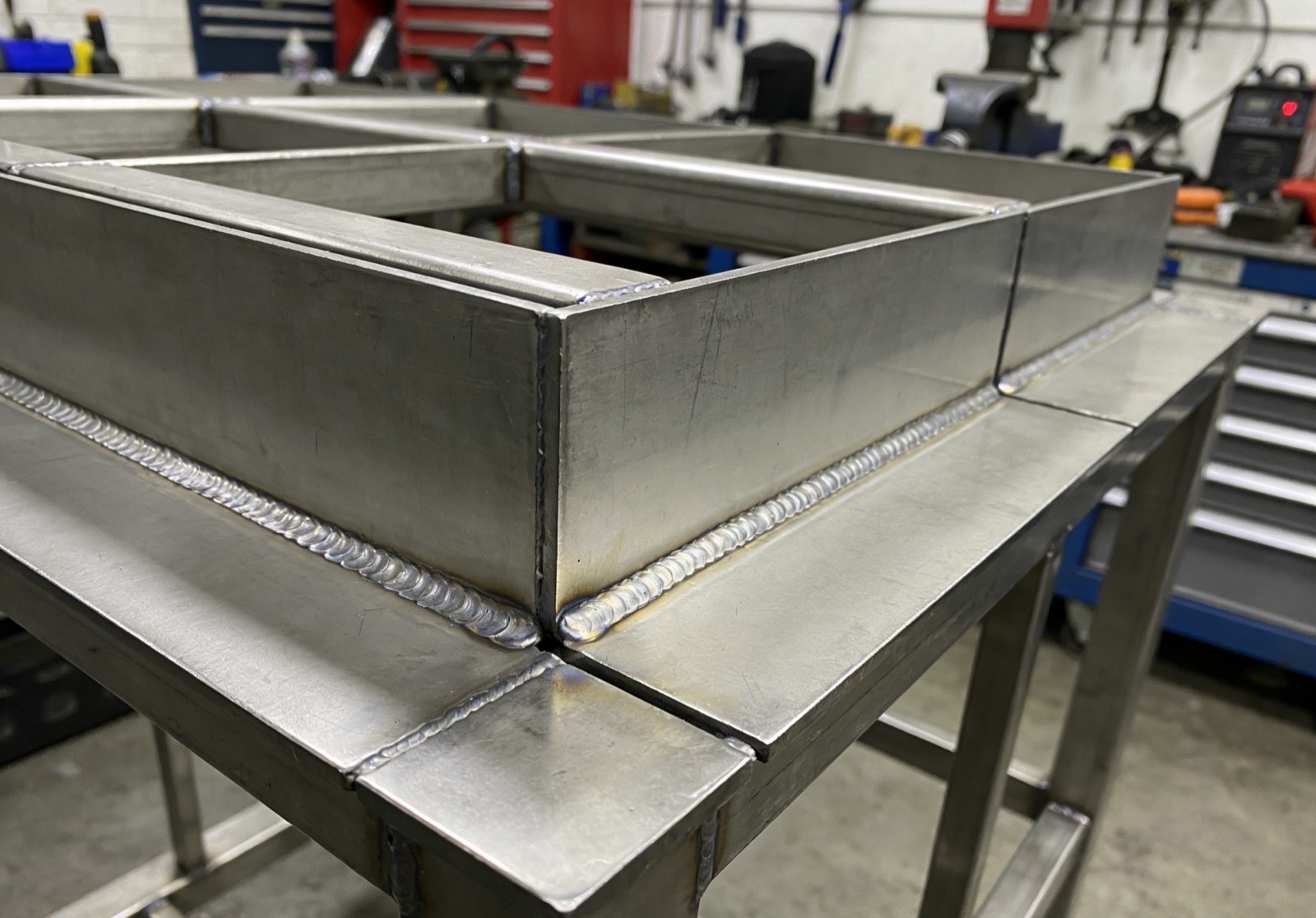 折弯精度控制与量产一致性现场